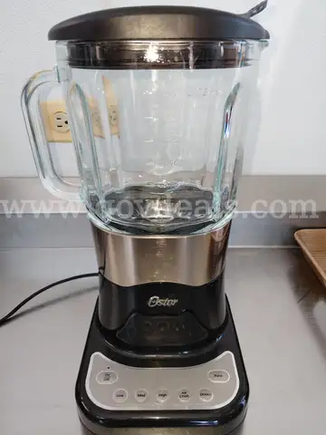 Oster 8 cup Blender (Glass Pitcher)