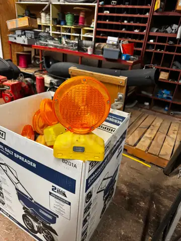 ROADWAY HAZARD LIGHTS (BOX FULL)