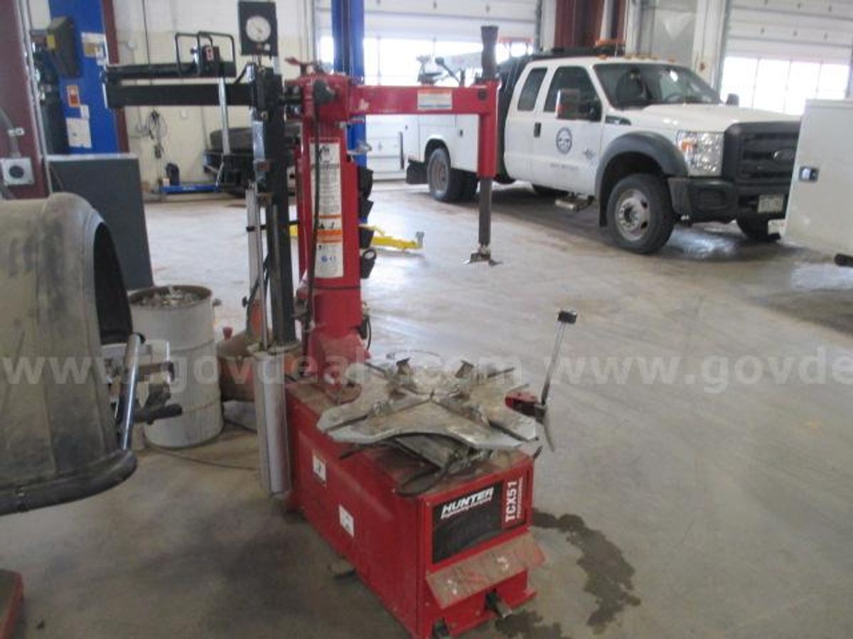 Hunter TCX51 tire machine GovDeals