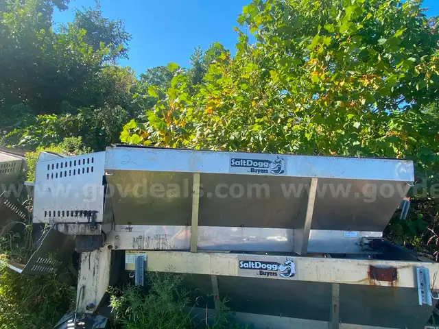 SALTDOGG SALT SPREADER