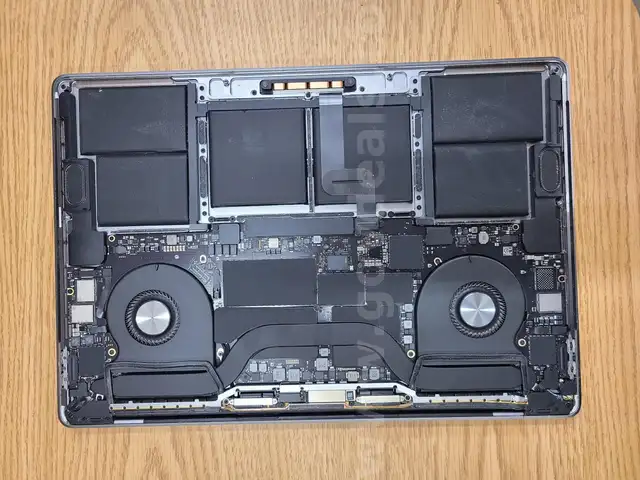 1 Apple Laptop