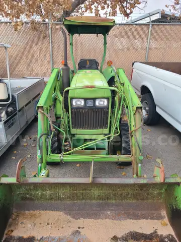 1 John Deere 850 Tractor