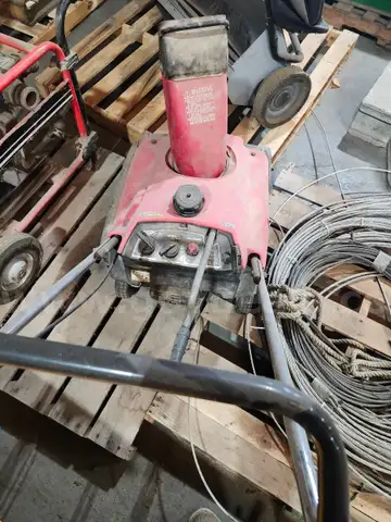 Honda HS35 snow blower