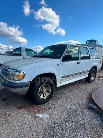 1997 Ford Explorer XL 4-Door 2WD
