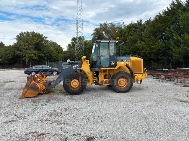 2004 444J John Deere Bucket Loader