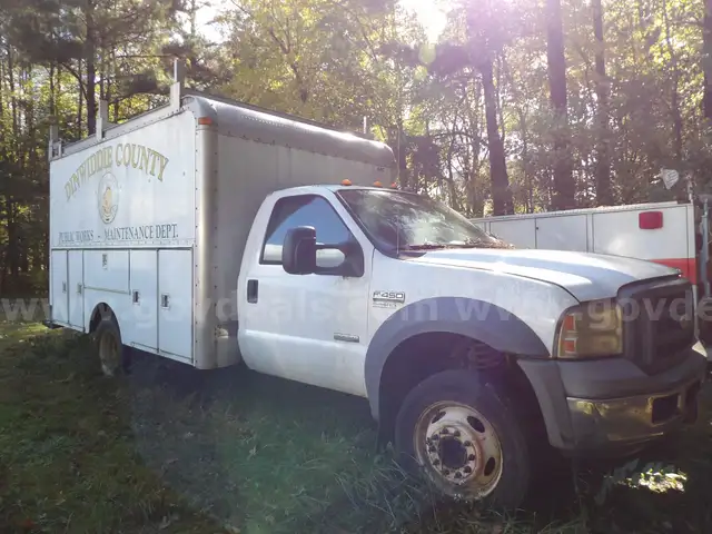 2005 Ford F-450 SD XL