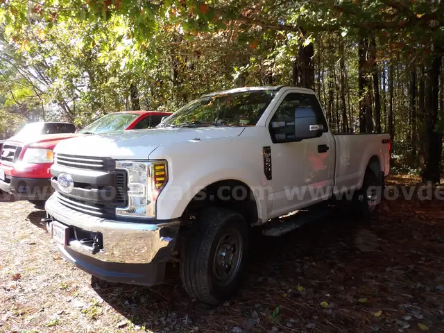 2019 Ford F-350 SD XL 4WD (low miles)