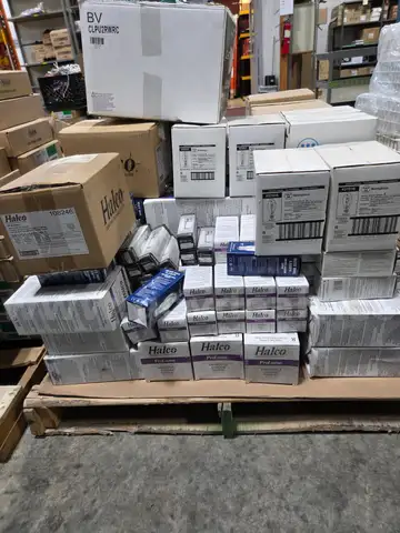 Pallet of Metal Halide Light Bulbs