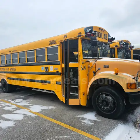 2000 IHC-65 LIFT BUS