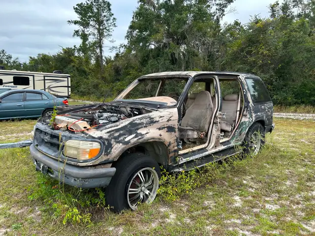 1995 Ford Explorer XL 4-Door 2WD