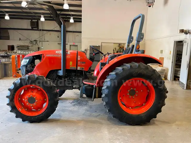 2013 Kubota M6060HD 4WD ROPS Tractor W/HYD SHUTTLE