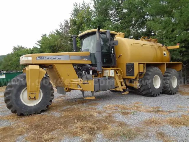 2005 AGCO TERRA-GATOR with 4000 Gallon Tank and Ripper Roller