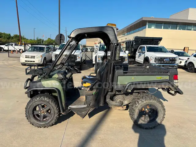 2015 John Deere Gator XUV 4X4 Utility Vehicle