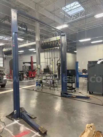 9000 Lb 2 post Lift