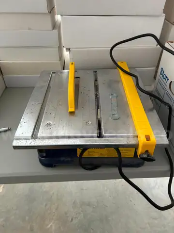 1 USED WET TILE SAW