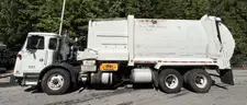 2016 Autocar ACX-64/New Way 31ASL, 31 Yard Automated Side Loader Refuse Truck