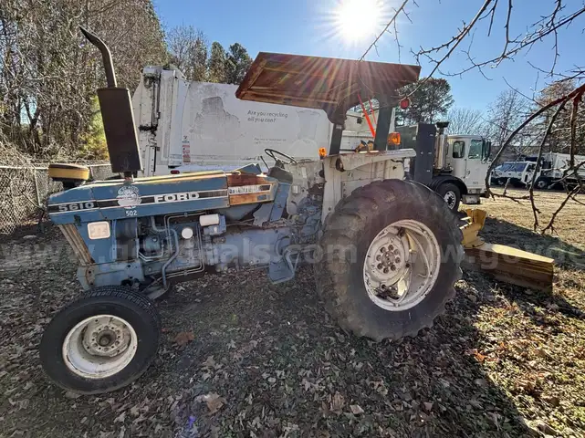 1990 Ford 5610 Farm Tractor