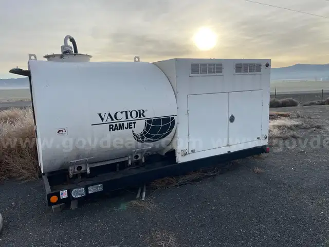 1000 gallon tank and Cabinet with Jetter Hose