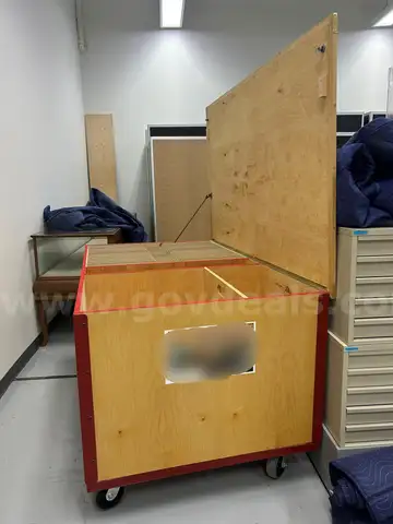 Travelling Exhibit Case on Casters