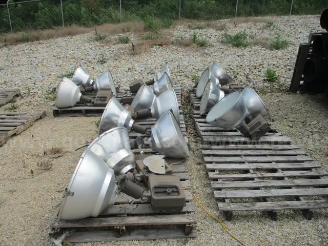 Used Outdoor Stadium/Ball Field Lights