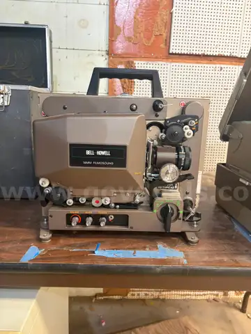 Lot 1 Vintage Projectors 124lbs
