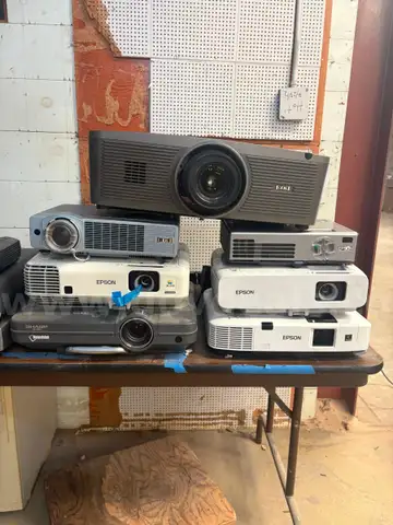 Lot 3- 26 Projectors 396 lbs including pallet