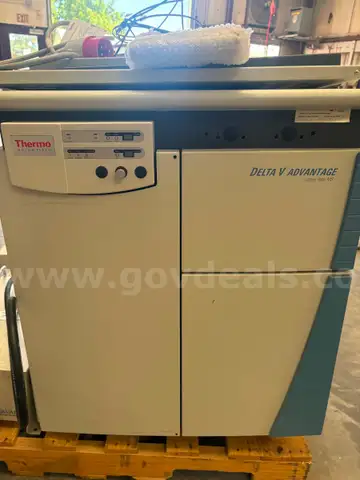 Lot 7 Lab Equipment 1217lbs on 2 pallets