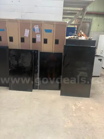 Lot 1 Random sizes of TV&#x27;s 652 lbs including gaylord box and pallet