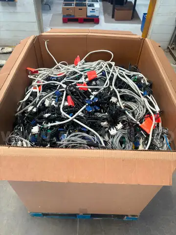 Lot 6 Wires and Cables 915lbs including gaylord box and pallet