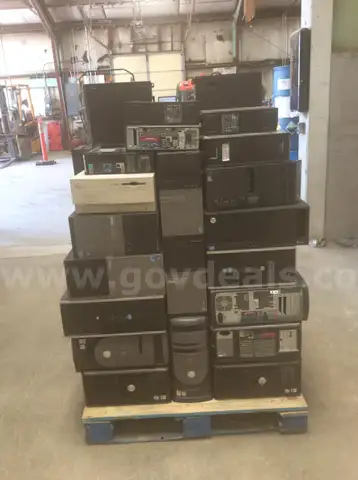 Lot 21 - 50 Desktop Computers - 999lbs including pallet