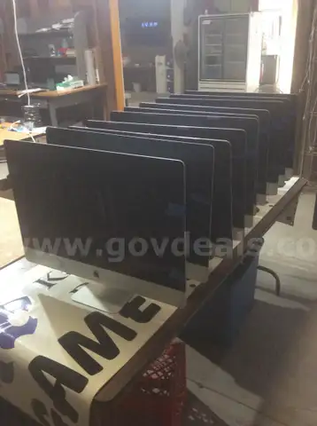 Lot 16 - 10 iMac All-In-One Desktop Computers - 210lbs