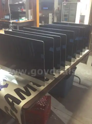 Lot 18 - 10 iMac All-In-One Desktop Computers - 210lbs
