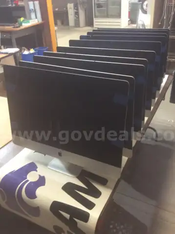 Lot 20 - 10 iMac All-In-One Desktop Computers - 210lbs