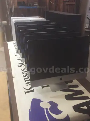 Lot 22 - 10 iMac All-In-One Desktop Computers - 150lbs