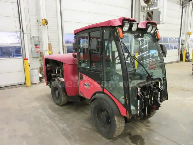 2018 Maclean MV4 Articulating Sidewalk Tractor