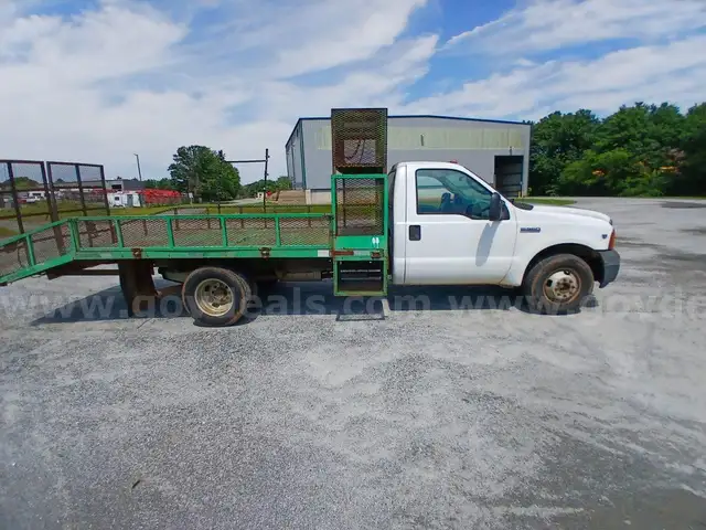 2006 Ford F-350; Exterior Color: White