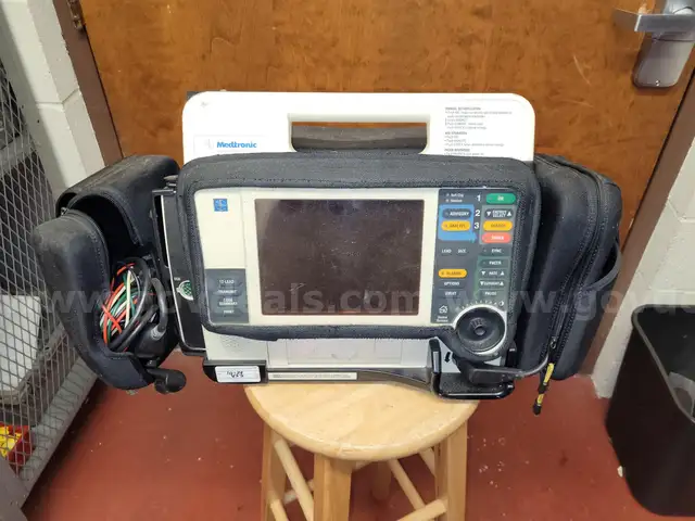 2008 LifePak 12 Defibrillator/monitor