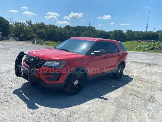 2016 Ford Explorer; Exterior Color: Red