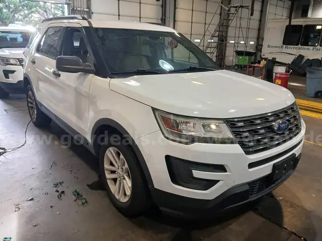 2017 Ford Explorer ; Exterior Color: White