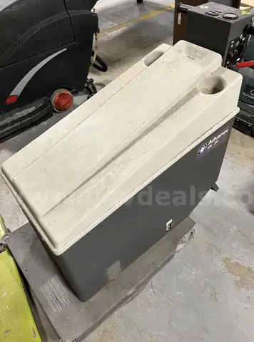 Nilfisk Advance VS20 Burnisher Floor Cleaning Machine Auctioned For Parts