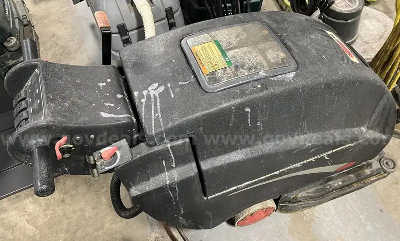 2 Floor Scrubbers - VIPER FANG 20T &#x26; Nobles 608696 Being Auctioned For Parts