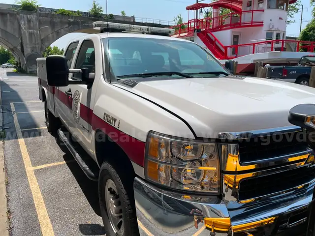 2009 Chevrolet Silverado 3500HD Utility Body w/Plow &#x26; Low Miles