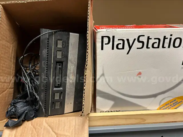 Gaming items, etc ................. (lot 9739)