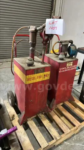 Portable fuel tanks. . lot 1109