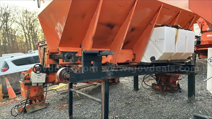 Salt Spreaders (lot 1168)