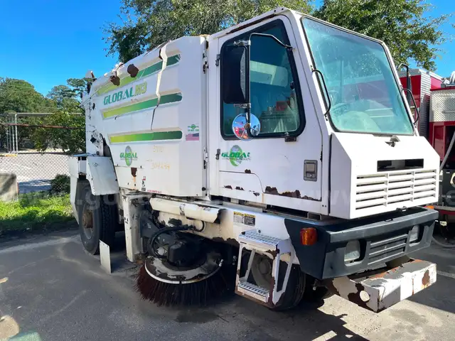 2014 GLOBAL M3 JD 115 HP. SWEEPER