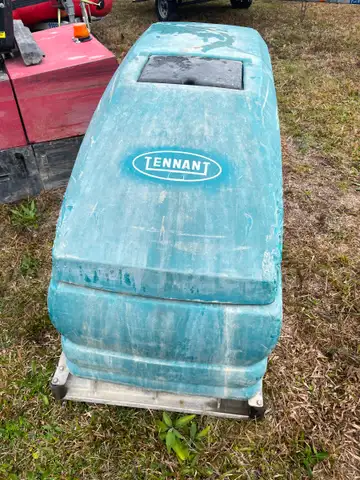 Tennant Floor Machine