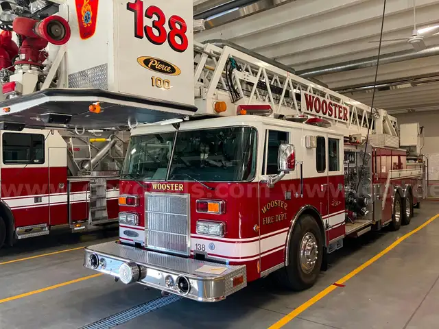 1997 Pierce Dash 100&#x27; Aerial Ladder Truck