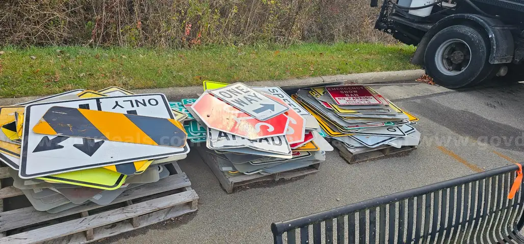 Aluminum signs