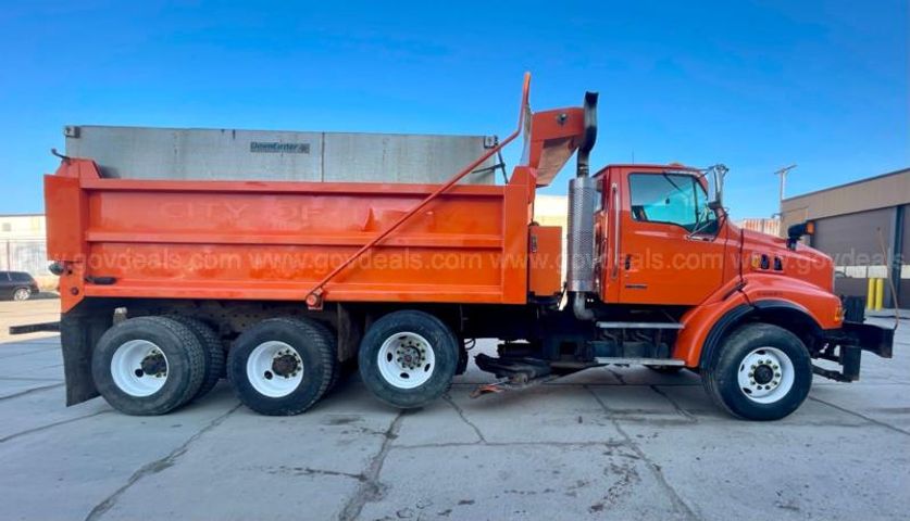 2005 Sterling LT9500 TRIPLE AXLE 16YD DUMP WITH SNOW REMOVAL EQUIPMENT ...